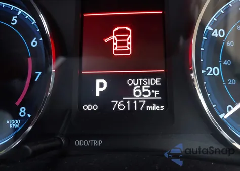 2017 Toyota Corolla Le z USA, uszkodzony, nr VIN 5YFBURHE6HP572144